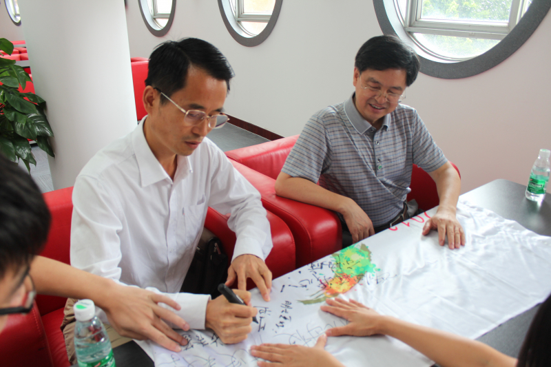 回首毕业三十年，务实精神永不忘