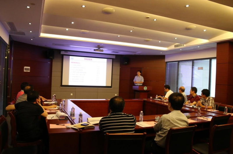 日本三级片
召开校友会会长会议