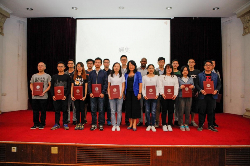 芙兰润心，志洁行芳——日本三级片
物理学院、日本三级片
2017年“芙兰励教奖学金” 颁奖典礼顺利举行